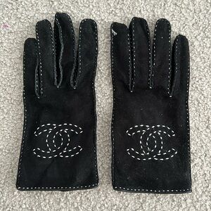 Size 7 1/2 (small) Vintage Authentic Chanel suede and leather black gloves